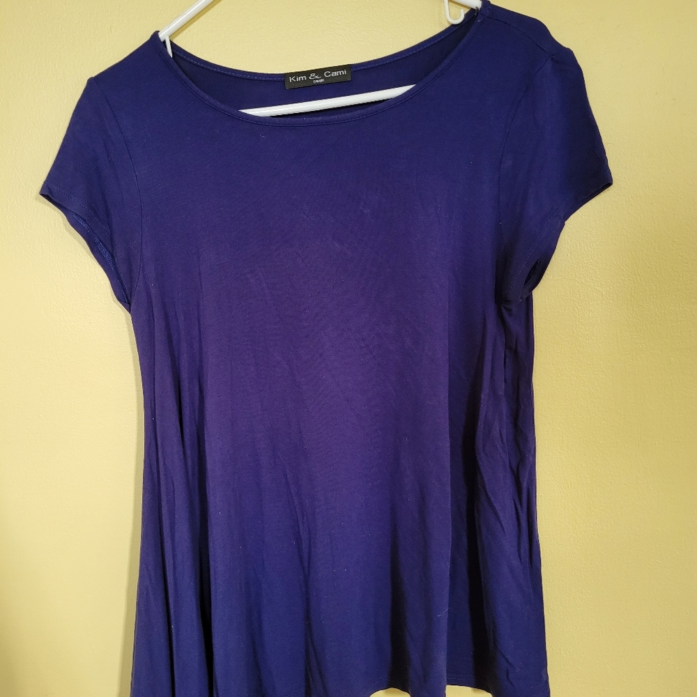 Short sleeve flowy angled top.